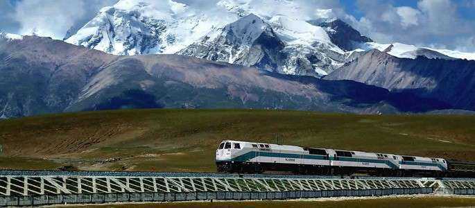 China inaugurează calea ferată spre poarta Everest: Shigatse!