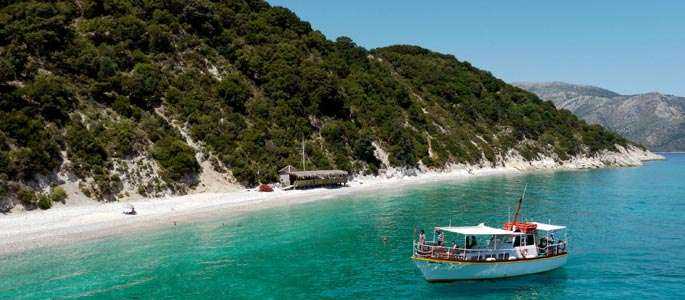 Scorpios, în Top 10 insule paradis adorate de milionari