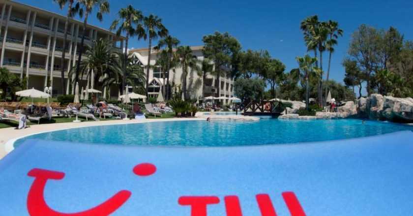 TUI va întârzia plățile către hotelierii greci